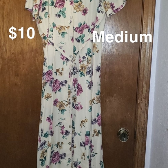 Gently used dresses - Picture 2 of 8